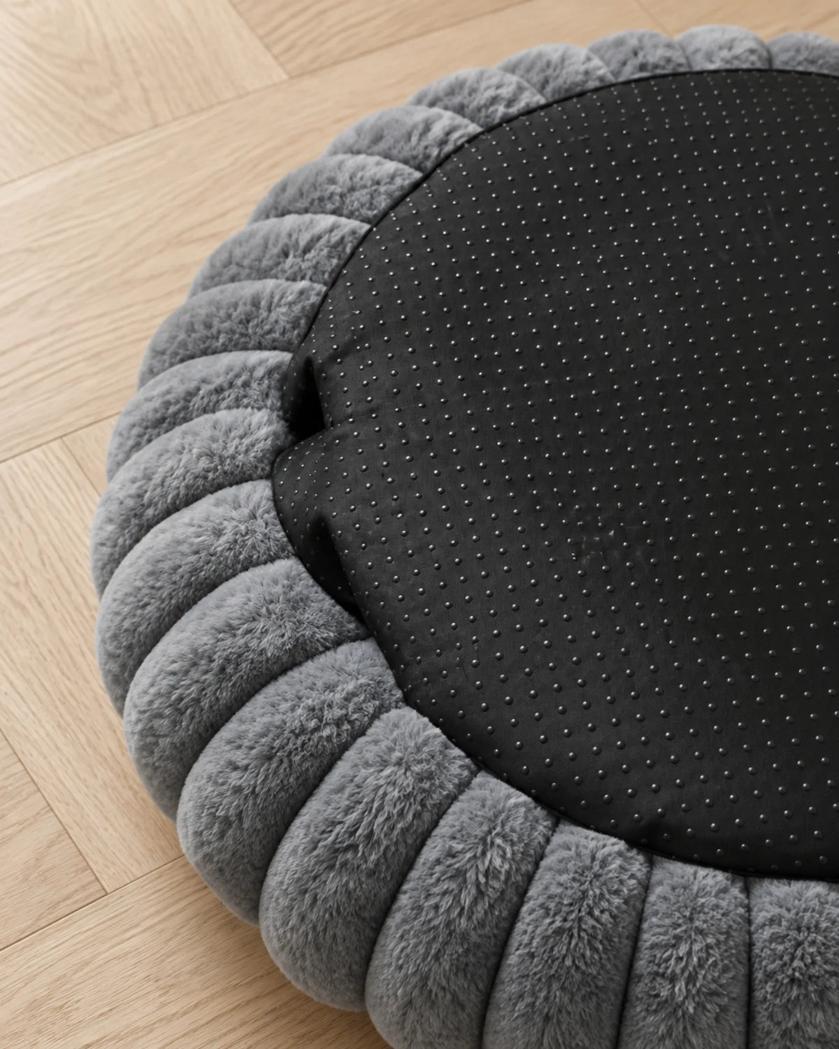 Panier donut CosyDog en situation dans intérieur cosy — ambiance apaisante