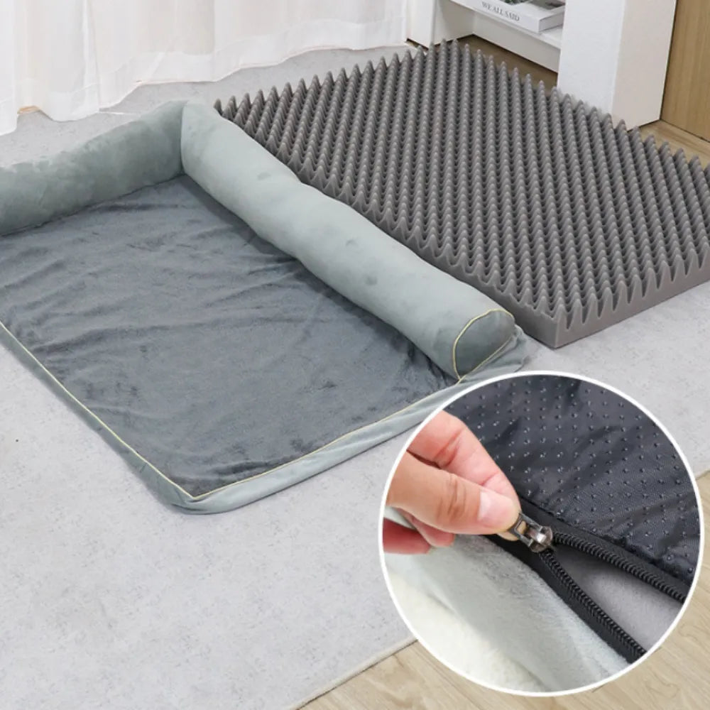 Sofa orthopédique - vue latérale avec chien senior confortablement installé
